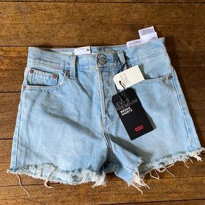 Levi’s Wedgie shorts